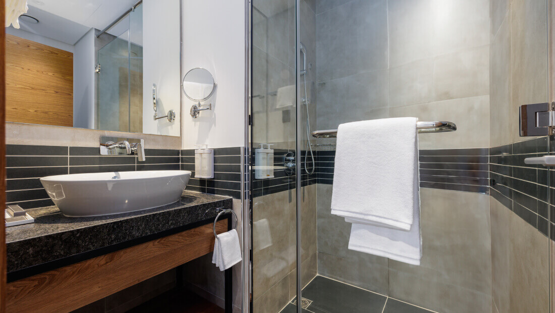 Avalon Twin Room